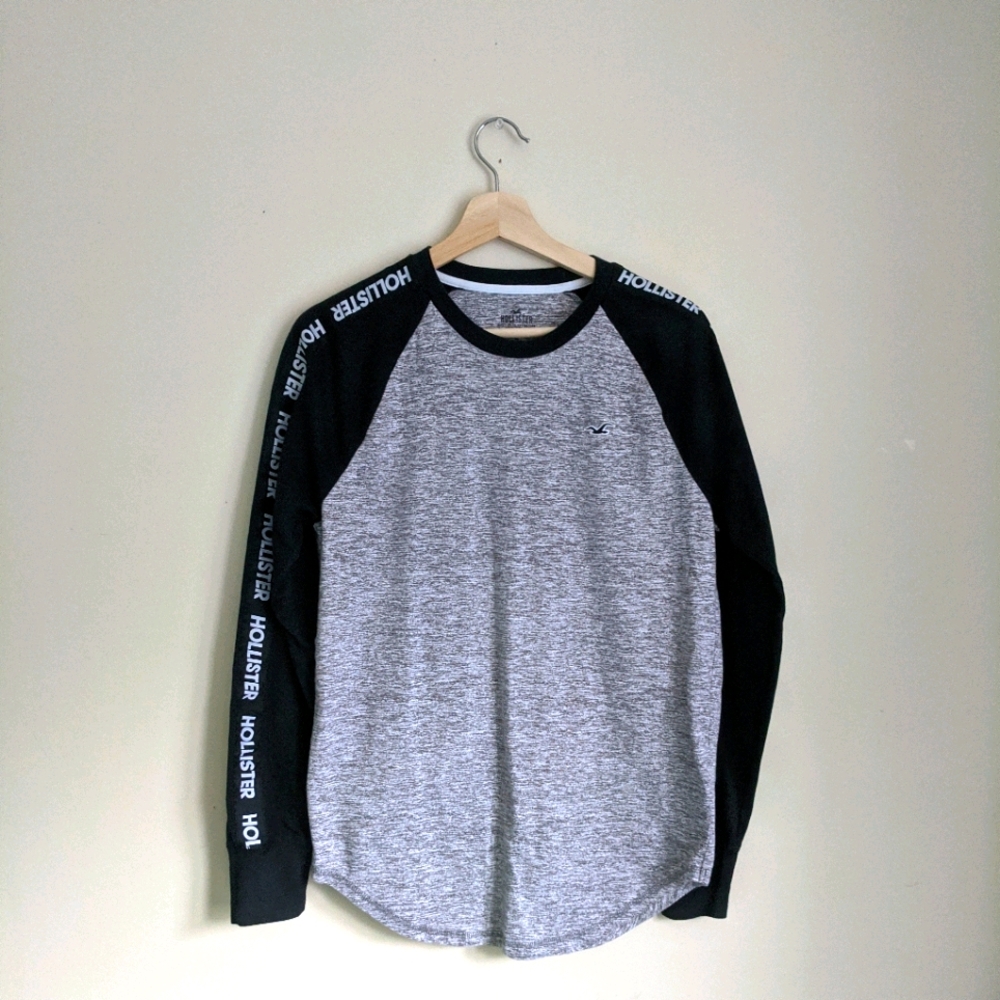 Hollister men Sz Small Long sleeve Tee shirt
Curve